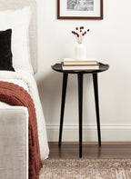 Table d'appoint ronde en aluminium sablé avec bord dentelé
